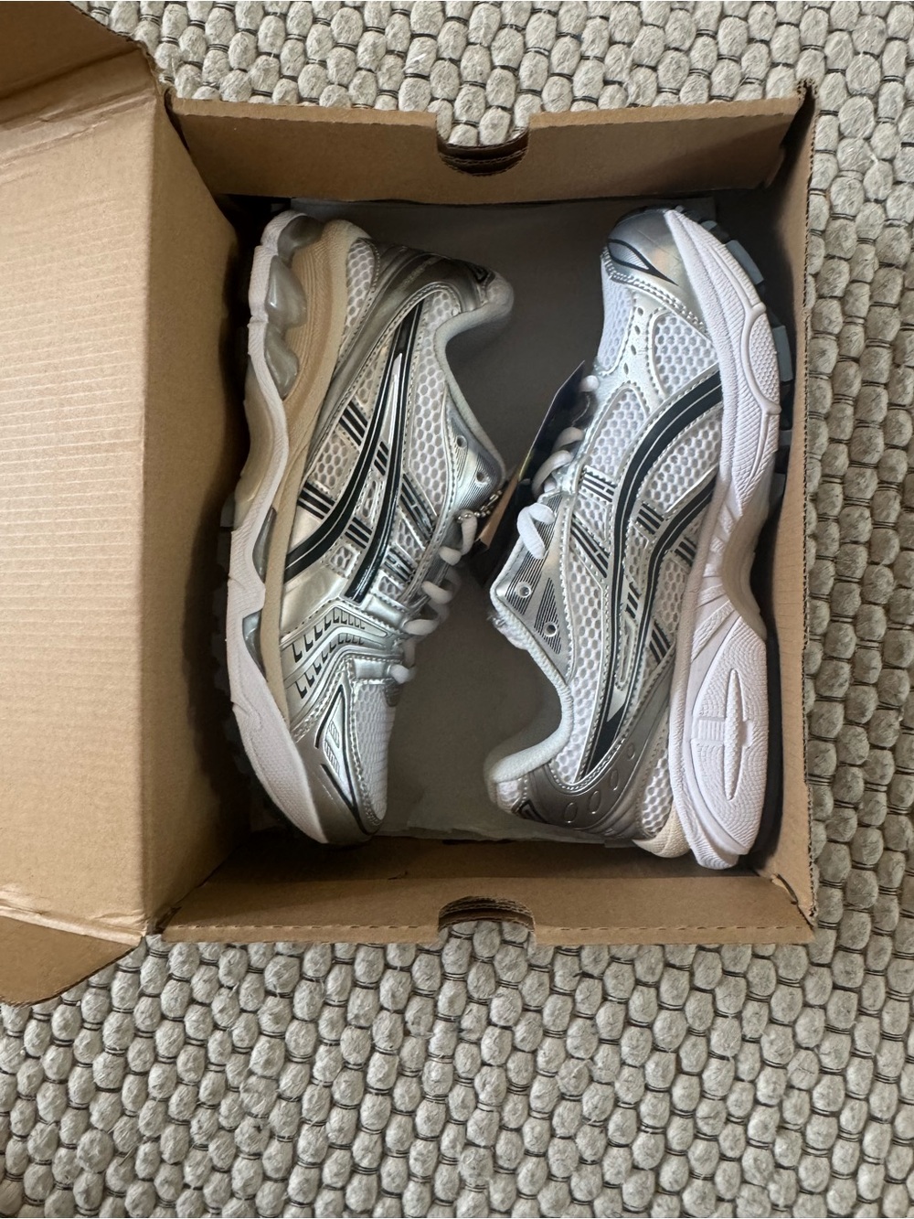 Asics Gel Kayano 14 white/graphite grey size 5 women’s BNWT